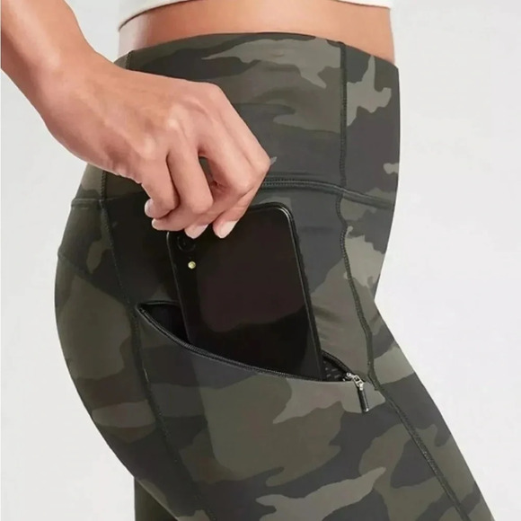 Athleta Camo Contender 7/8 Tight Size Small - Picture 3 of 9
